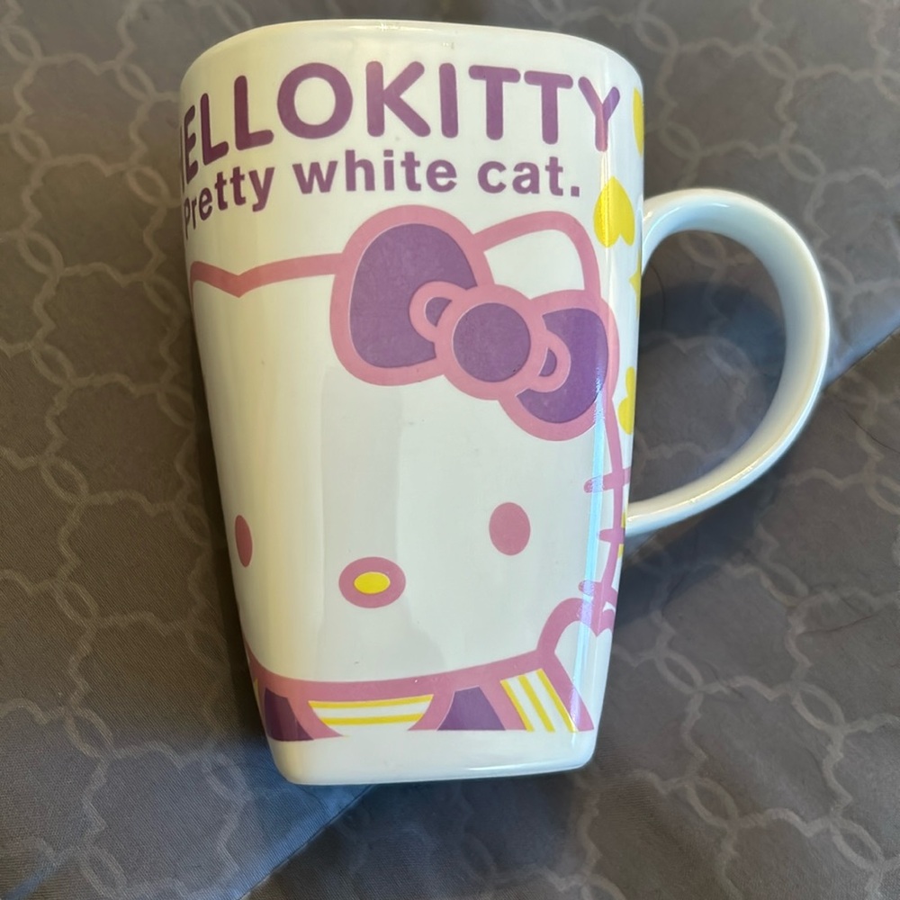 Hello Kitty Rare Mug with lid excellent condition